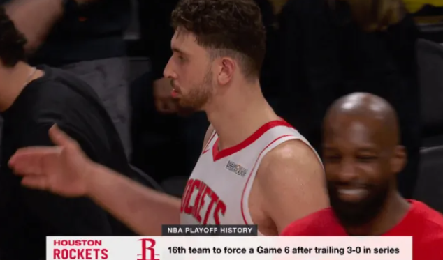 NBA季后赛，火箭99-93战胜湖人，火箭系列赛大比分追至2-3落后湖人。
火箭