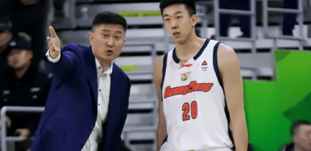 广东男篮历史上第一次连续两年无缘四强。CBA季后赛八强赛，广东男篮不敌北京遭遇淘