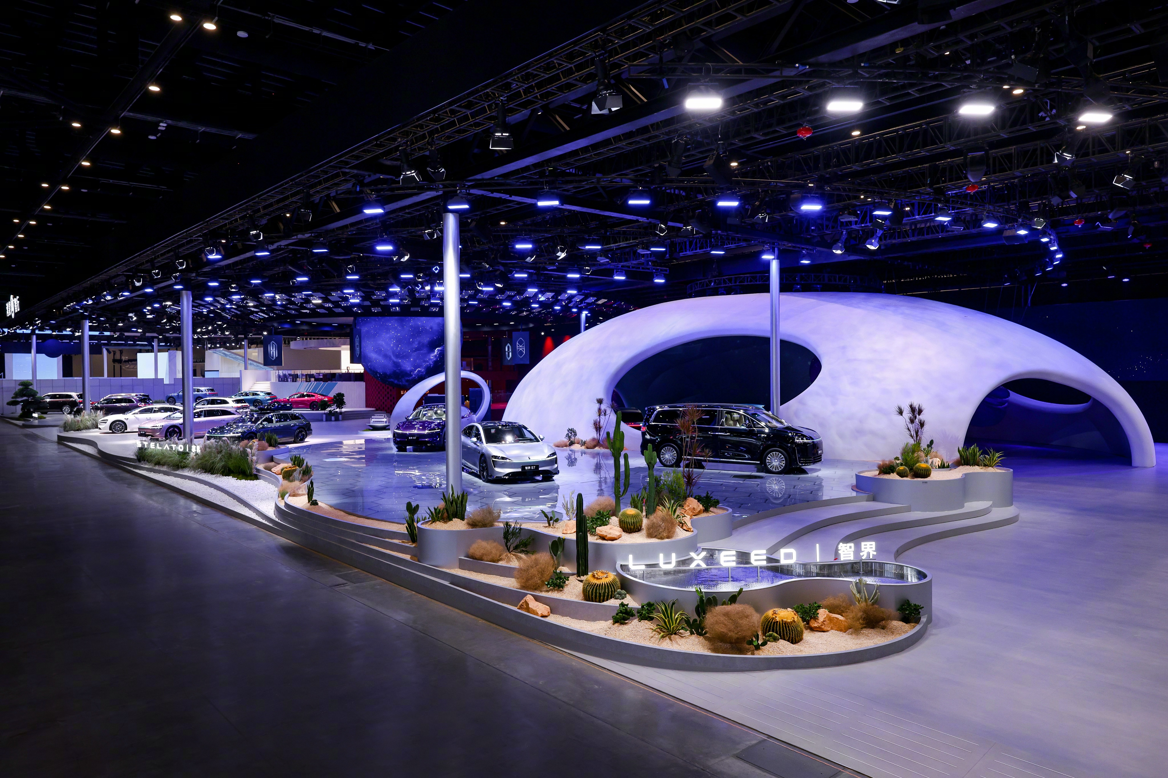 如果你在现场体验了全新问界M9的小订版本，大概会明白为什么余承东敢说“安全是最大