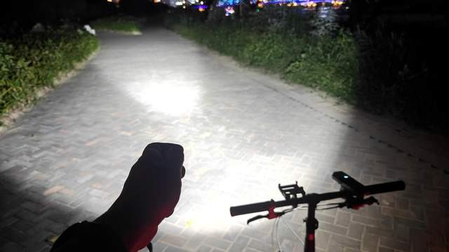 夜骑党看过来！FENIX BC45R自行车灯深度评测：3300流明照亮286米