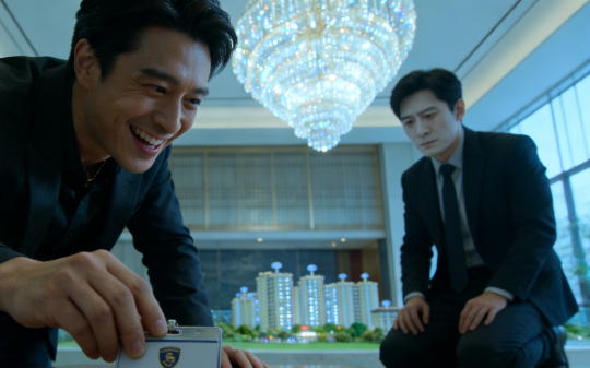 售楼处富二代恶意抬价让我买不起房羞辱我未婚妻，我一个电话让他爸跪地求饶