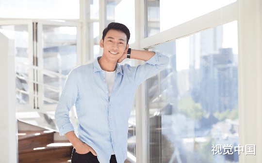 刚做完胆囊手术回家，爸爸就逼我带着引流袋去买鱼做给妹妹吃，只因为我不是亲生的