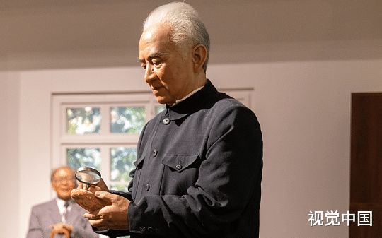 开国上将穿破衣被当老农，闽南县长下令抓人！警车刚动，专员领导吓瘫拦车！