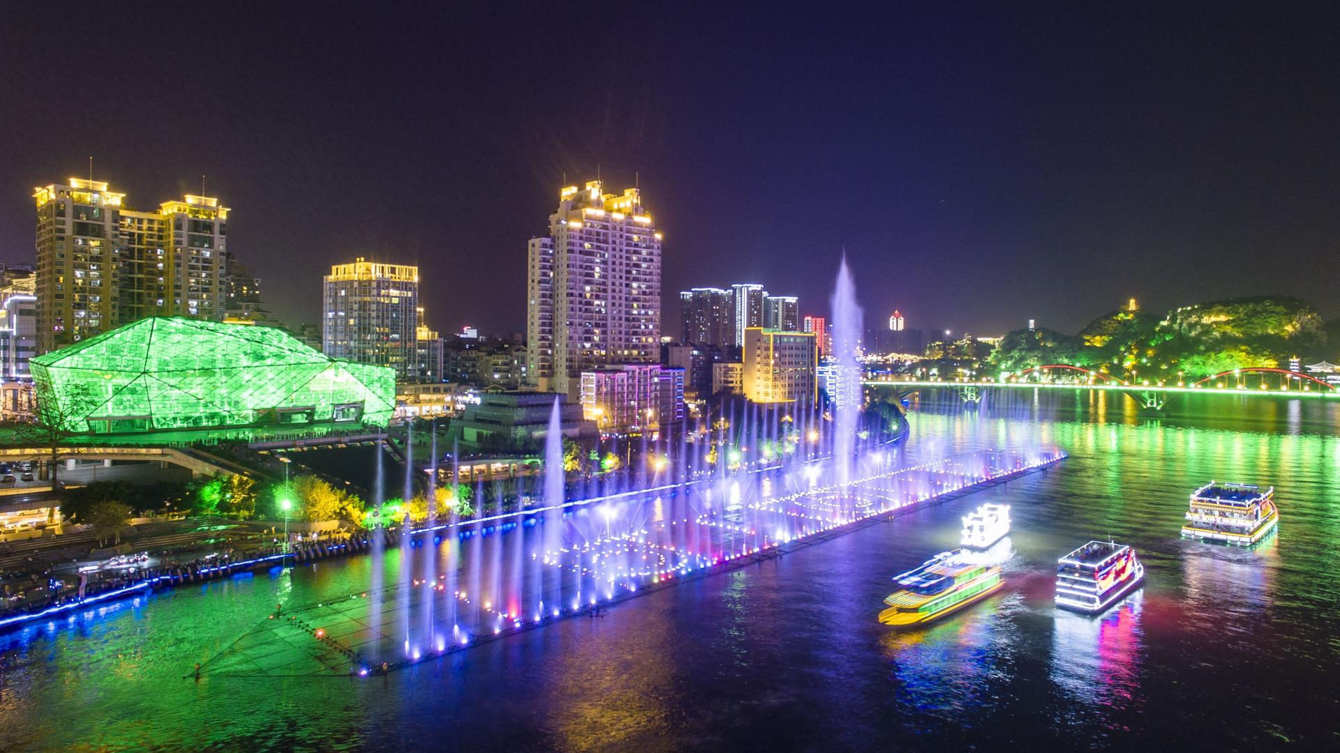 柳州的特色美食令人印象深刻，不单单是螺蛳粉，不同滋味的风味应有尽有