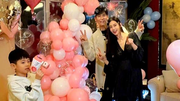 于晓光因秋瓷炫刷卡买包睡不着！九周年vlog爆甜，跨国婚姻甜度超标