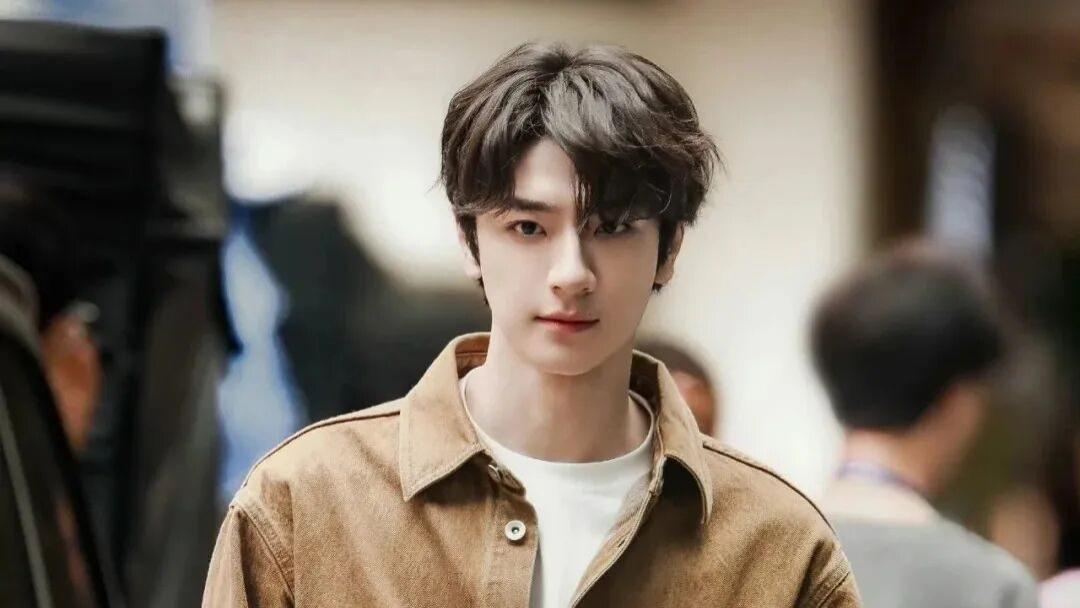 男生穿衬衫，领口决定你80%的气质！这10种领型千万别选错！