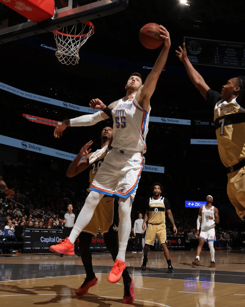 教练不叫人，哈滕生涯首个三双都不支持一下！！

在雷霆VS奇才的比赛中只差一分呀