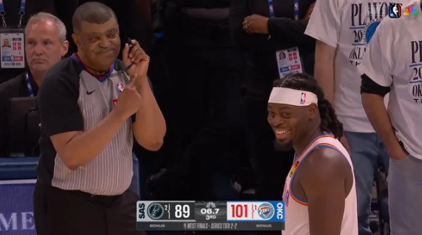 NBA西部决赛第五场，雷霆主场127-114大胜马刺，大比分3-2领先马刺。
赛