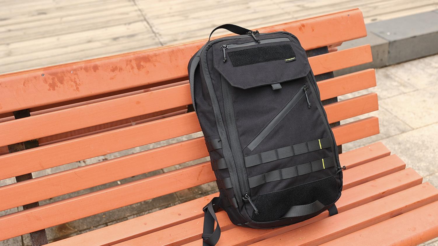 奈特科尔BP23玄墨户外双肩包：通勤户外全能之选，实用与质感兼备