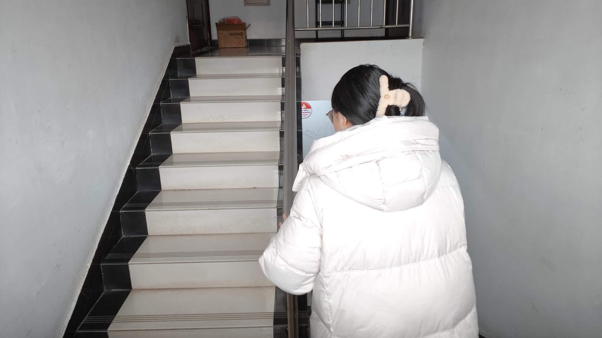 【计算机学院寒假社会实践】--洁净楼道焕新颜 社区卫生暖人心