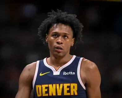 NBA常规赛掘金主场对阵雷霆的比赛已经结束。全场战罢，掘金以111-121不敌雷