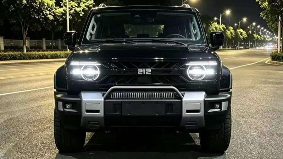 212 X03现身街头，全新硬派越野SUV，2.3T柴油动力，非承载式车身