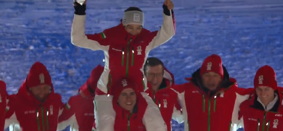 熬夜看米兰冬奥会开幕式直播，
就像在看冬季羽绒服（冬装外套）国际时装T台走秀。