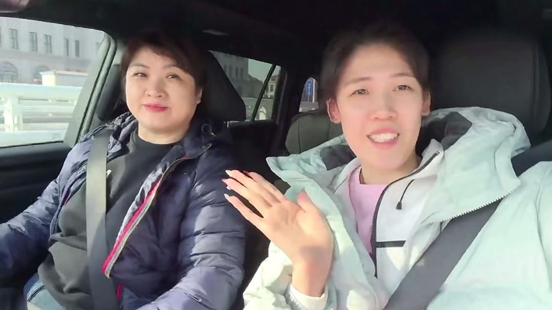 李盈莹公布康复过程！金镯子抢眼，脚上痛感明显，亚锦赛难回归