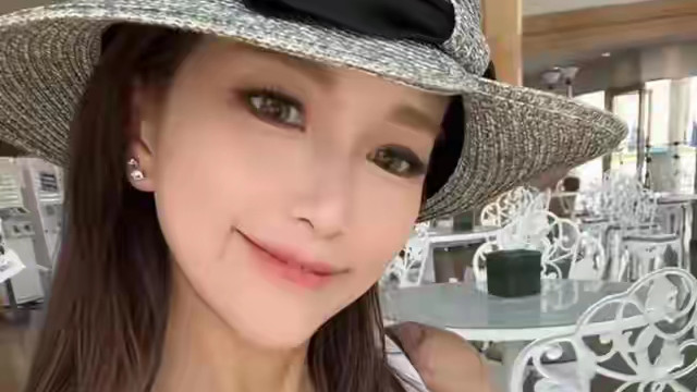 无数中年职场人在生活重压下，为了活着不得不丢掉体面的真实写照