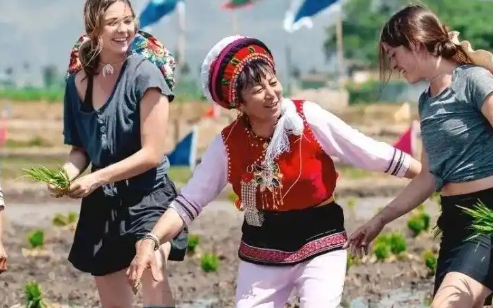 云南是外国人最多的身份，足足有37万！这些外国人拼命想留在云南，拿下中国的绿卡…