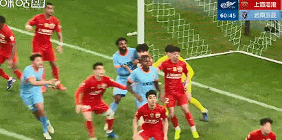 比赛进行到下半场第60分钟，领先1球的主队海港一直迟迟无法扩大比分，结果给了云南