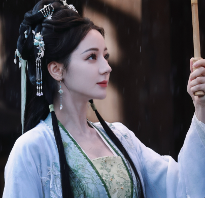 我在赴约玫红海的路上会逐步努力 为她而来，每个人都有这样的过程，它残酷也好，快乐