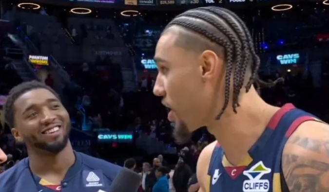 NBA常规赛，湖人客场99-129惨负于骑士。
首节比赛的暂停期间，骑士主场为勒