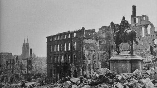 二战老照片 1945年德国纽伦堡 盟军摧毁了百分之九十的建筑