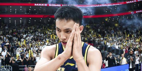 广东男篮球员徐杰谈球队险胜宁波，他表示：上来整个球队比较松，到了第二节大家必胜的