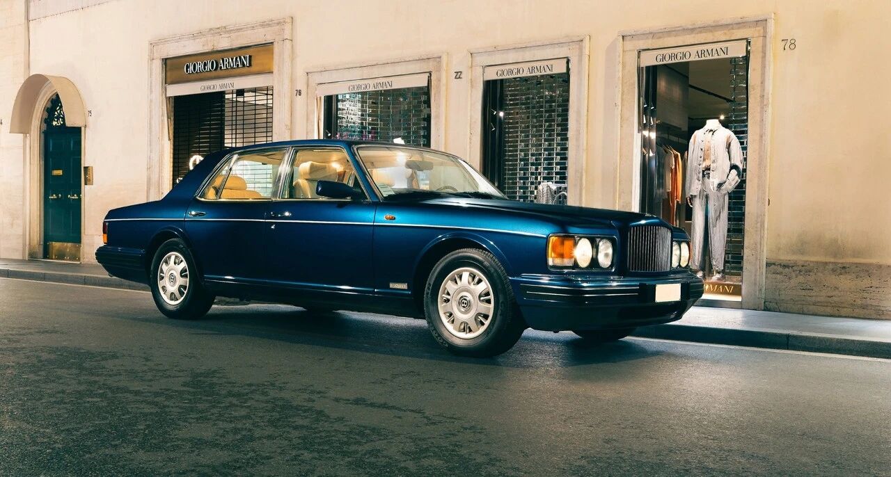 穿越90年代米兰：时尚大帝阿玛尼的私人宾利，藏着低调奢华的时