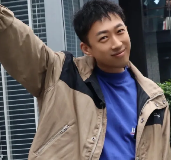 于正喜欢找过气女艺人拍戏因为片酬可以压得很低
仔细想想还真是，他专门找那种早些年