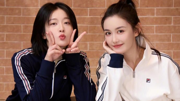 张雪迎蒋依依同框晒美照，气质颜值均在线