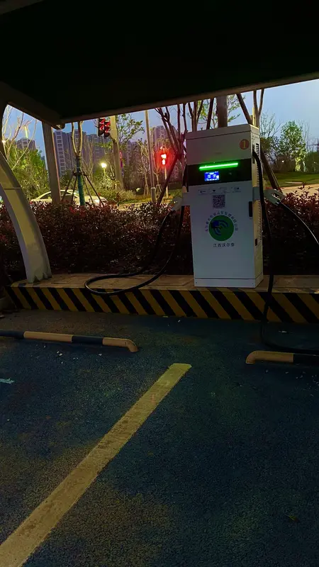 比亚迪兆瓦闪充桩开启安装 比亚迪兆瓦闪充桩开启安装，这可太让人期待了！现在充电慢