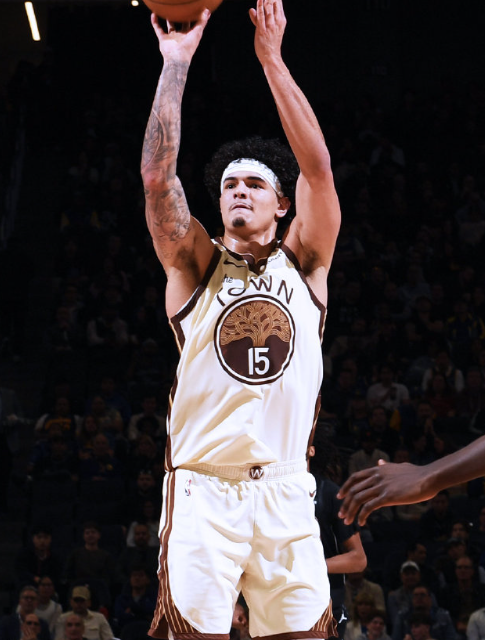 桑托斯确定有点打出来了，但是失误太多了

控运能力快赶上库明加了，超高的助攻失误