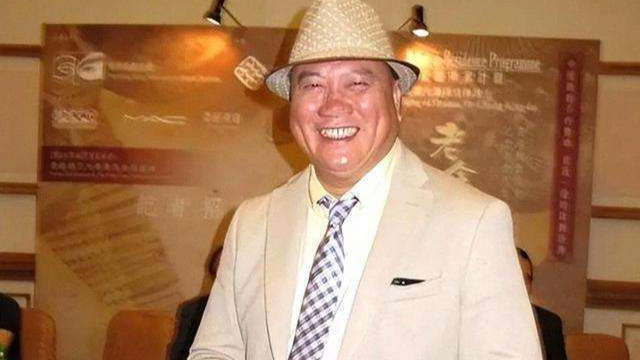 68岁影帝万梓良轮椅现身