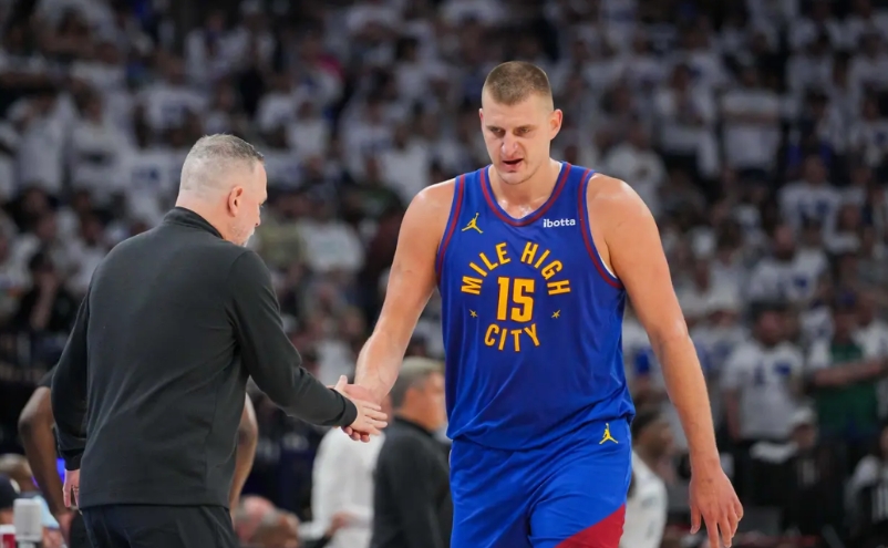 掘金为放弃马龙和小波特而付出了代价！

1、马龙执教掘金，进攻战术比较清晰，而且