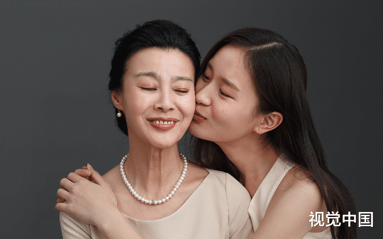 我妈是扶弟魔，联合外婆吸我的血，当牛作马招来一顿痛骂；而她生的宝贝耀祖，悄悄找了个男朋友