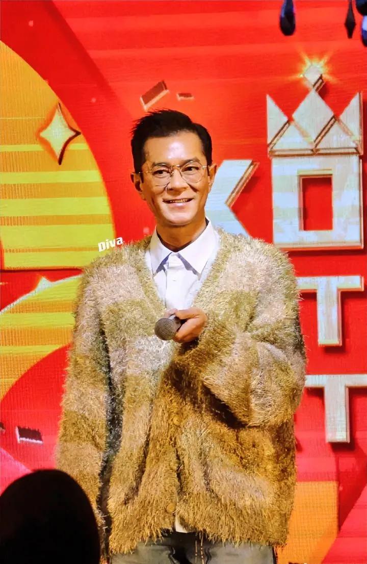 果然男人也是个迷， 古天乐又帅回来啦，这张照片年轻极了，脸部也很正常。