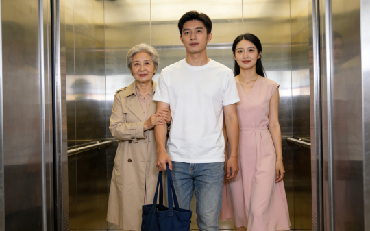 表弟出60万要买我62万的房子，被我拒绝后，他当场变脸质问道：你62万买的，让你赚2万，还不够？