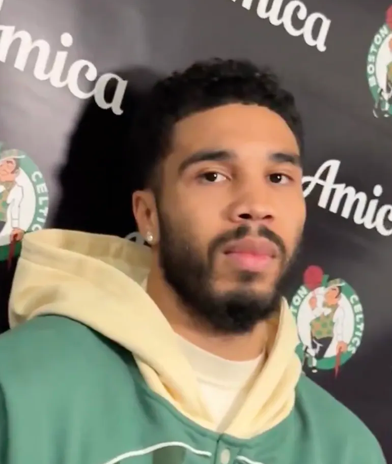 NBA常规赛，凯尔特人主场92-102不敌森林狼。
全场比赛，凯尔特人前锋杰森-