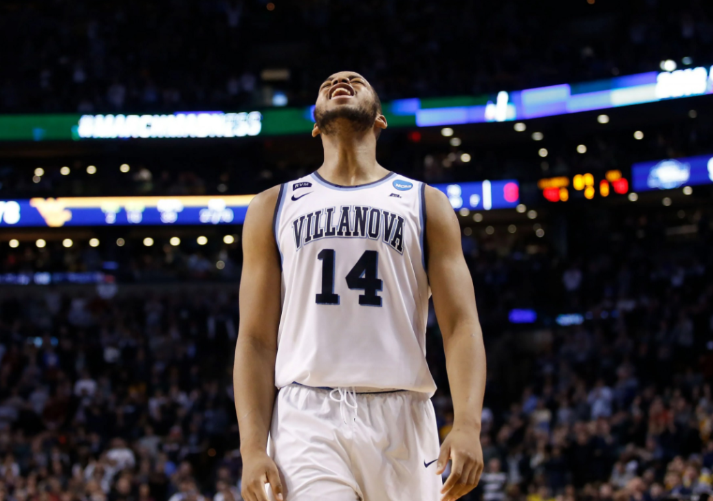 许利民的神奇换人操作再度引起了球员的不满！就在第三节的比赛中，当许利民用翟晓川换