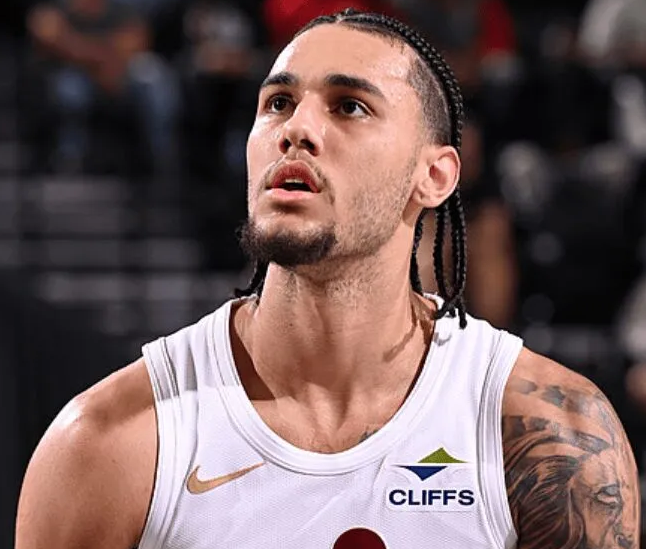 NBA常规赛，骑士以109-94战胜尼克斯。
赛后，主帅阿特金森接受了采访，谈到