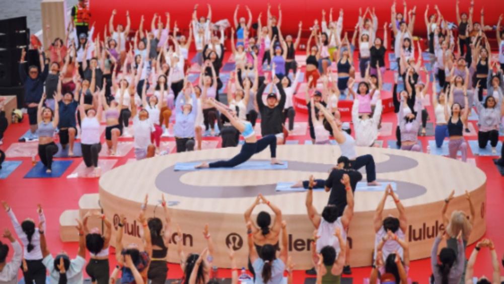 在长城演奏日本“鬼太鼓”后，Lululemon又在上海搞“邪教仪式”？