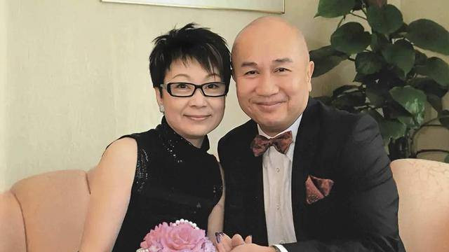 香港知名演员丧妻8年，每周坚持探望亡妻