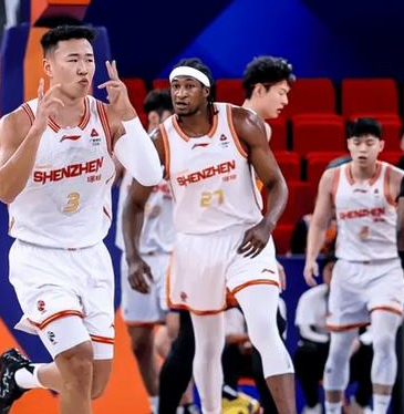 贺希宁空砍43分，深圳男篮不敌上海。CBA常规赛，深圳男篮客场挑战上海，这场比赛