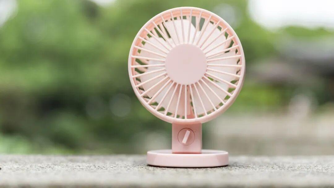 夏天睡觉爱对着风扇吹脸？ 小心“面瘫”悄悄找上门！