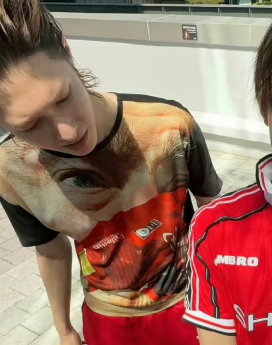 我要绷不住了…….疑似维嘉穿过的衣服被马丁买回来了，我就说我们买的是真古着吧