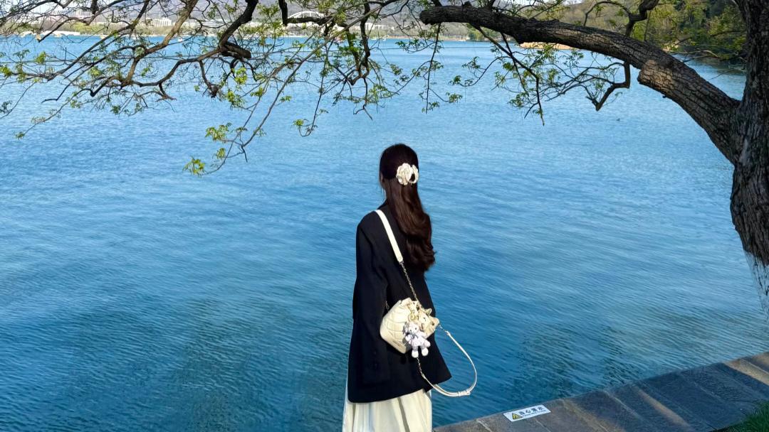 南京28岁码农，女方父母要彩礼21.1万，还要与他们同住，要结婚吗？