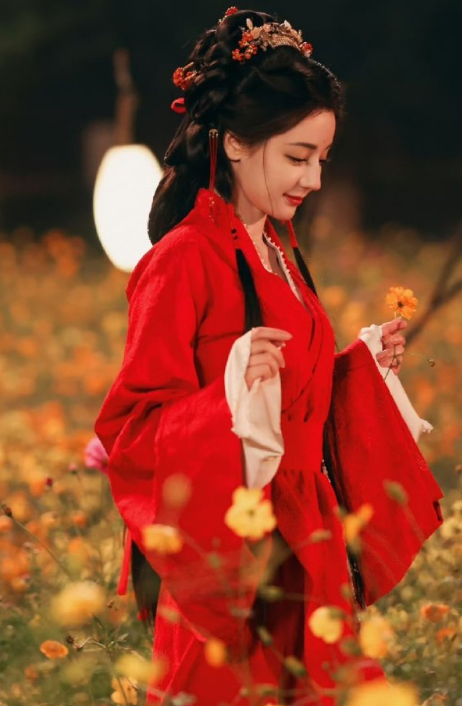 芸芸众生之中唯有你的眼眸在我心中泛起万千波澜