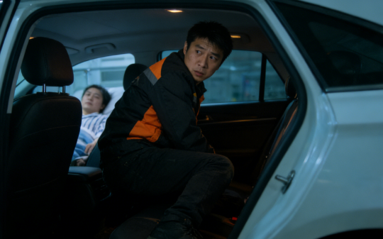 代驾路上垫2000救人，一周后，他开车来接我：小伙子，跟我干