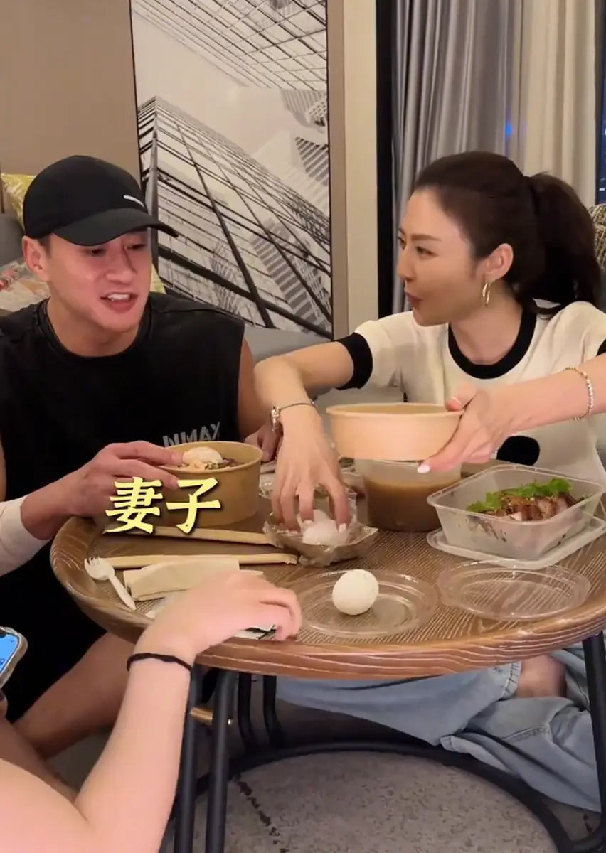 何润东与老婆林姵希日常生活随拍曝光！