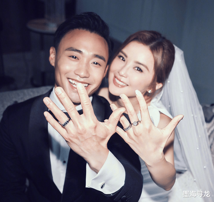 阿Sa蔡卓妍被传婚变，官宣结婚仅二十天，网友扒出含泪照片出处