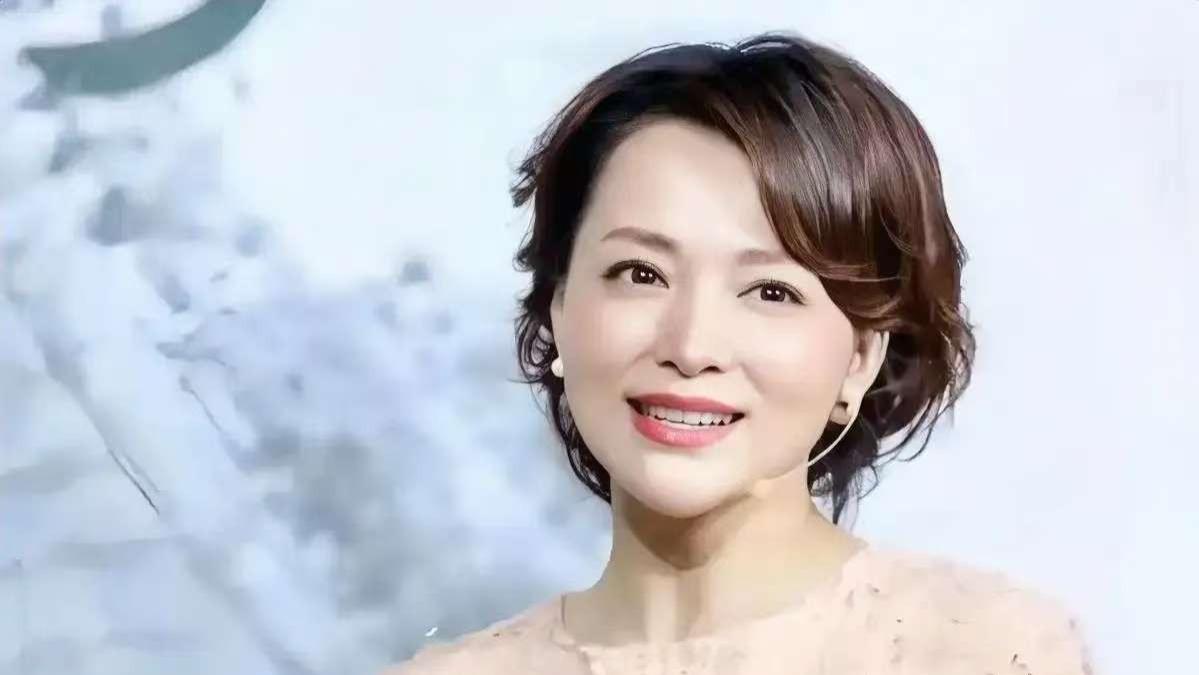 董卿曾说：如果有一天，你的老公背叛了你，记得不要伤心，更不要生气，更不要作贱自己。