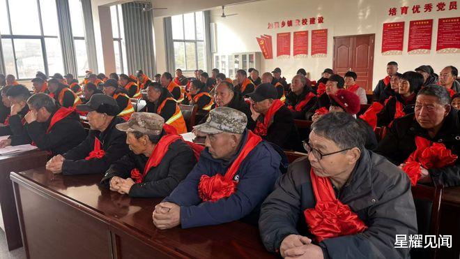 致敬最美劳动者 共建宜居新家园——渑池县南村乡召开2025年度优秀环卫工人表彰会